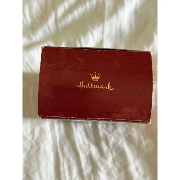 HALLMARK KEEPSAKE 1999 THE POKY LITTLE PUPPY LITTLE GOLDEN BOOK ORNAMENT - Picture 2 of 9